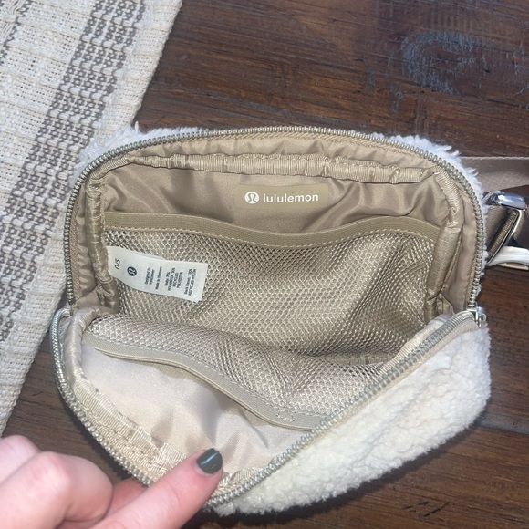 Lululemon Everywhere Fleece Belt Bag - Picture 2 of 5